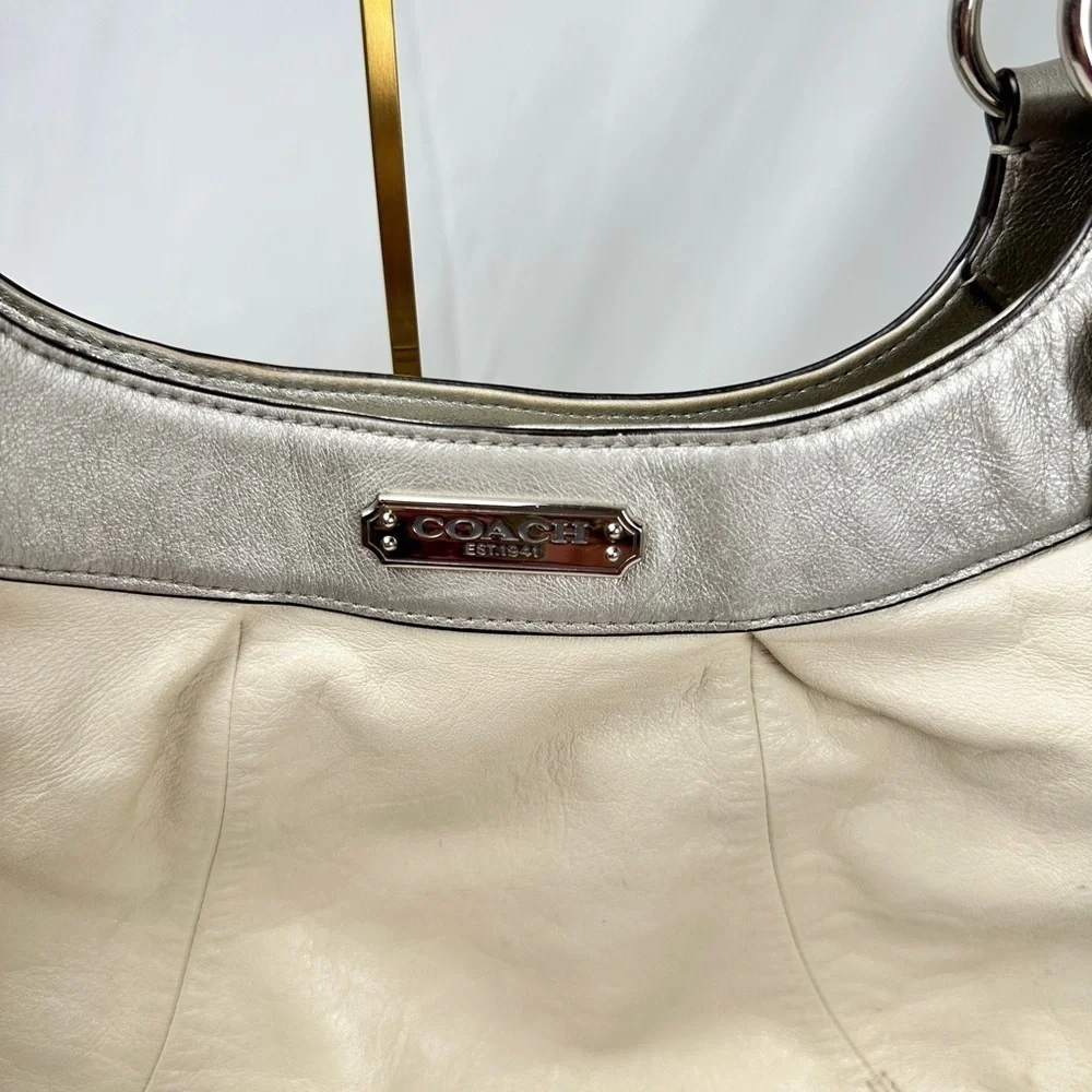 Coach Rare EUC white Lynn Hobo 3 compartment bag